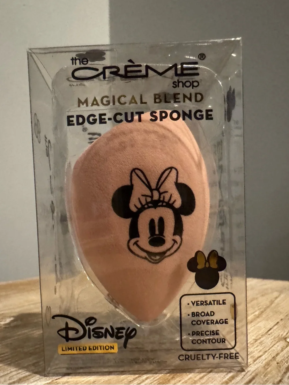 The Crème Shop x Disney Minnie Mouse Magical Blend Edge-Cut Sponge